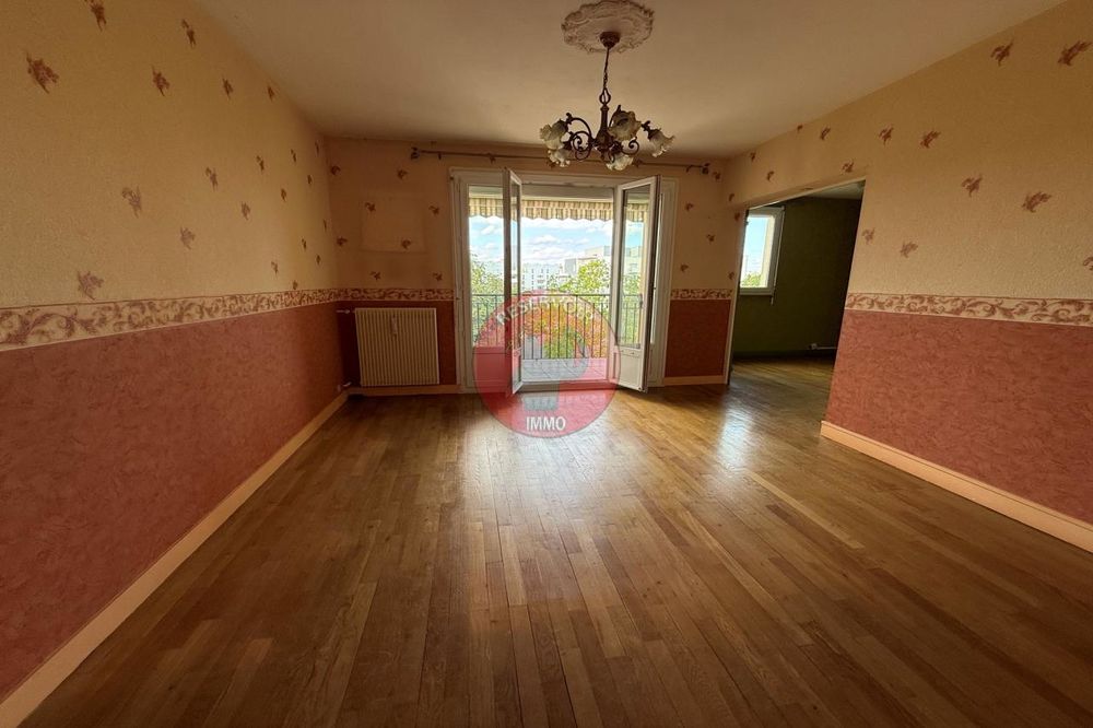 Appartement T4 avec balcon, garage et parkings  Proche ....