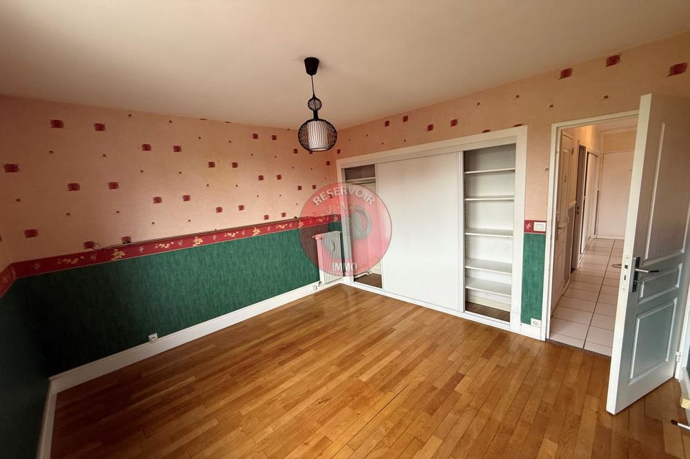 Appartement T4 avec balcon, garage et parkings  Proche ....