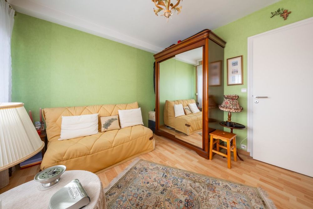 DIJON  Appartement traversant très lumineux sans vis - ....