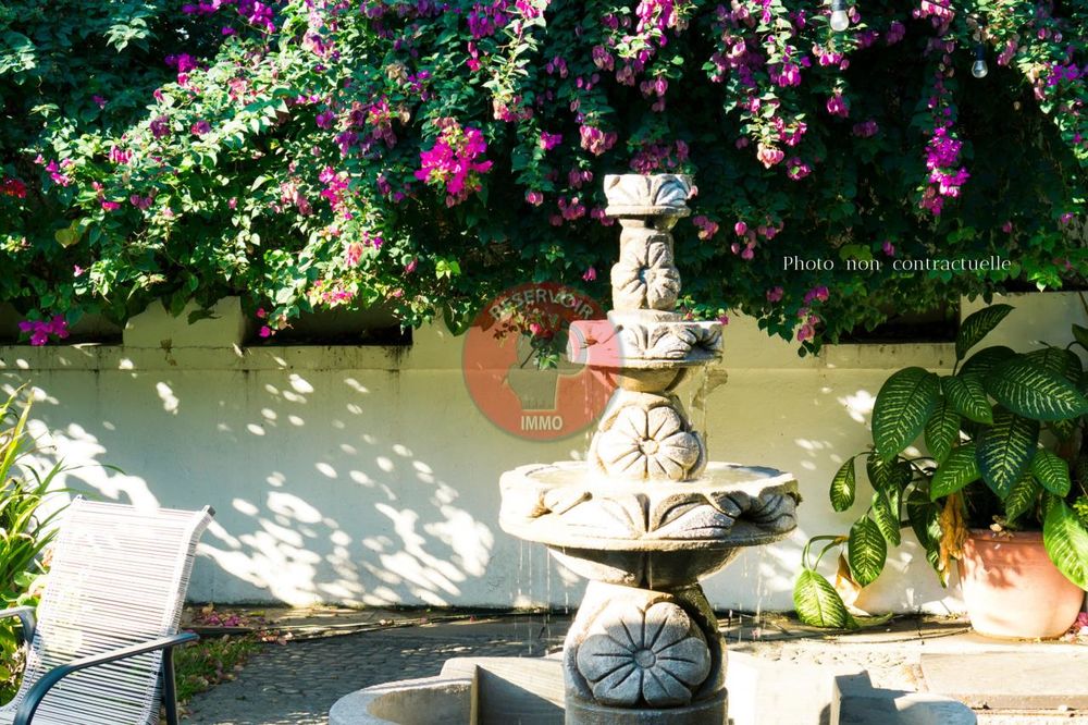 Situ&eacute; au c�ur du centre-ville historique de M&acirc;con, sa... 295000 71000 M�con