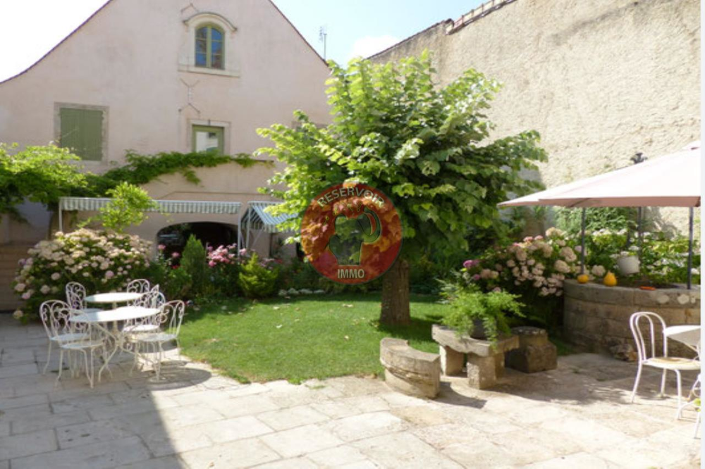 Au c�ur de la Bourgogne viticole, dans le joli villag... 140000 21340 Nolay