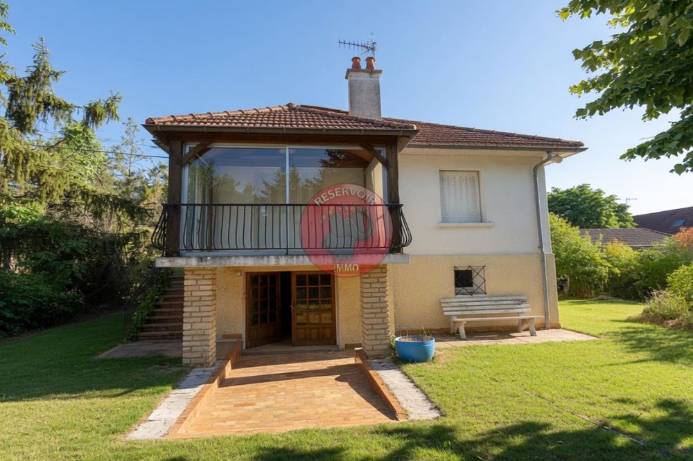À découvrir, cette propriété rare bénéficie d'un emplace....