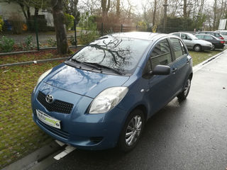 Toyota Yaris bordeaux