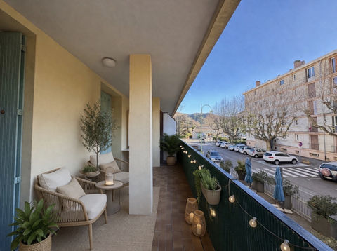   Appartement lou� � r�nover, quartier  r�sidentiel SISTERON Appartement - 3 pi�ce(s) - 80 m�