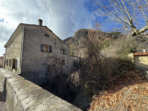   Btisse  entirement rnover Maison - 6 pice(s) - 503 m