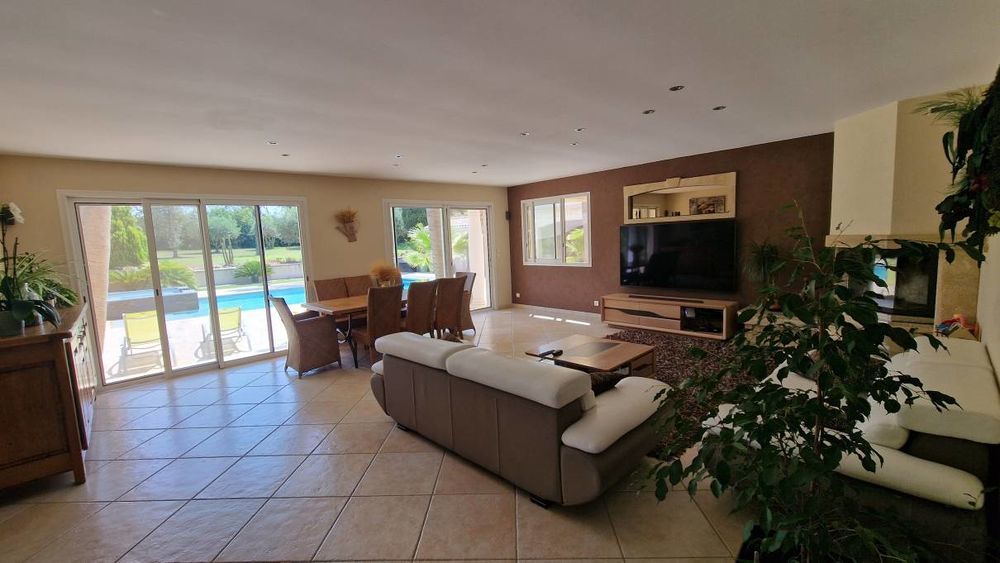 � vendre  Villa P�zenas (34120)