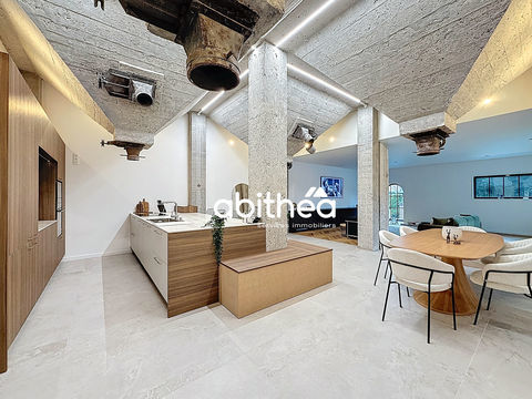   UN LIEU ATYPIQUE AUX VOLUMES UNIQUES Maison - 5 pi�ce(s) - 151 m�