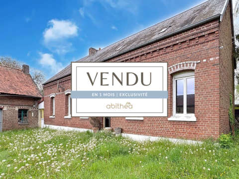   CORPS DE FERME INDIVIDUELLE D'ENVIRONS 140 m2 EN BRIQUE A RENOVER + 140 m2 DE DEPENDANCES + 270 m2 DE GRANGE Maison - 4 pi�ce(s) - 130 m�