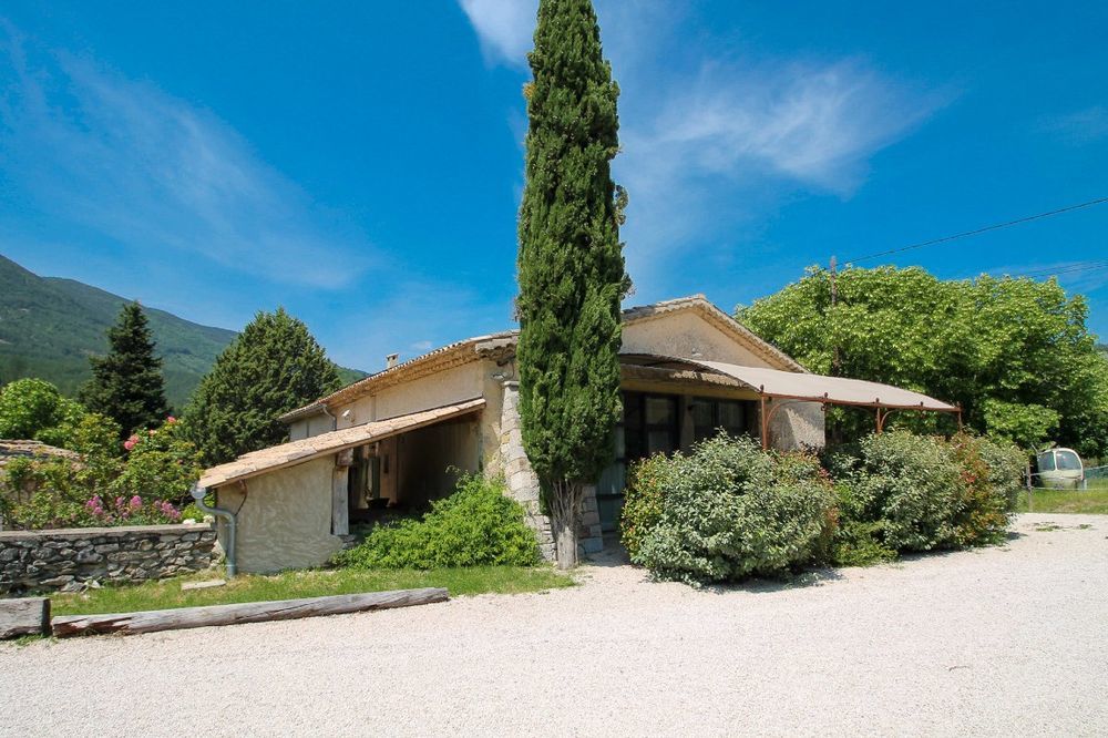 � vendre  Maison Montbrun-les-Bains (26570)