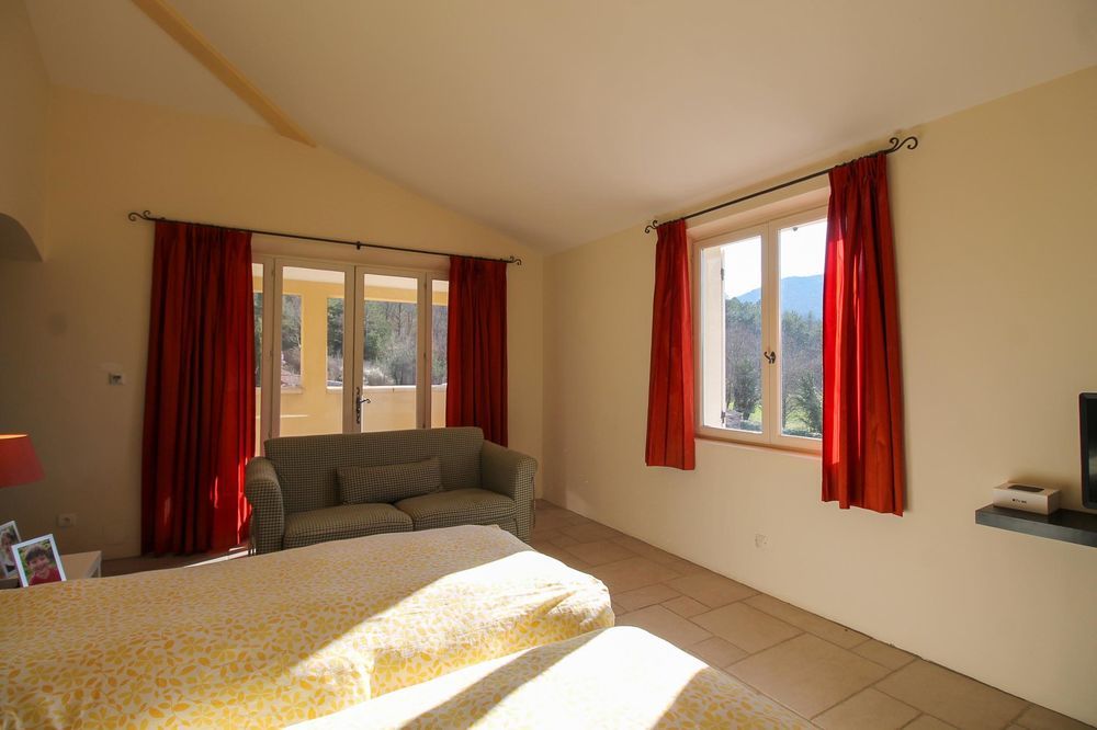 � vendre  Maison Montbrun-les-Bains (26570)