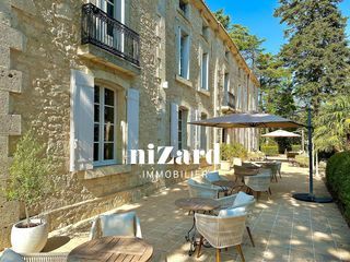  Propri�t�/ch�teau � vendre 15 + pi�ces 1800 m�