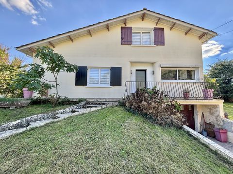   Maison 5 pi�ces Maison - 5 pi�ce(s) - 205 m�