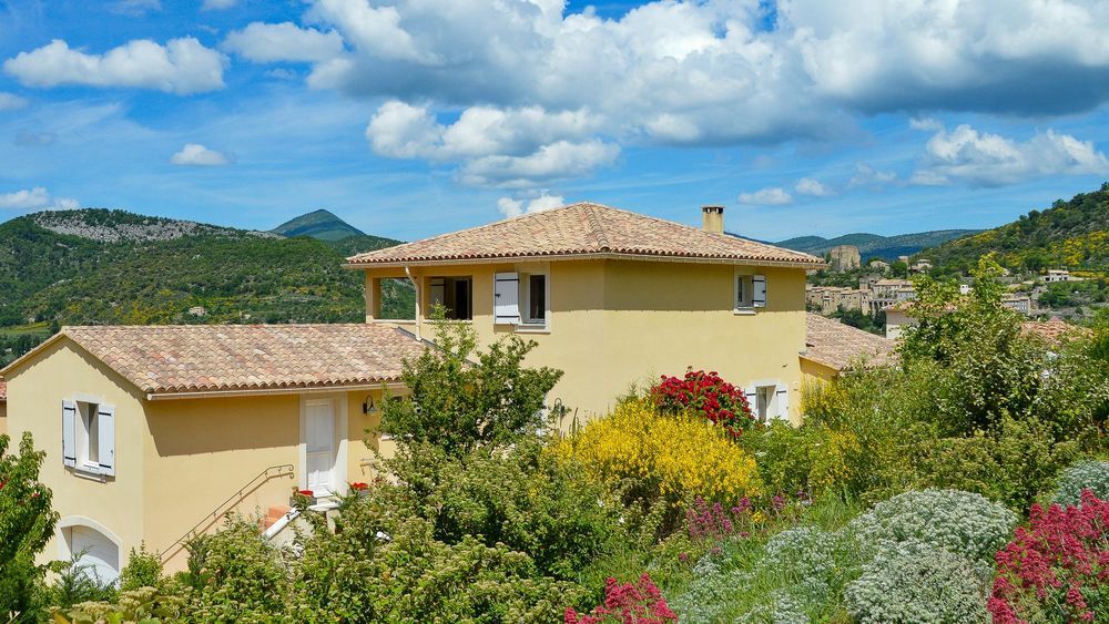 � vendre  Maison Montbrun-les-Bains (26570)