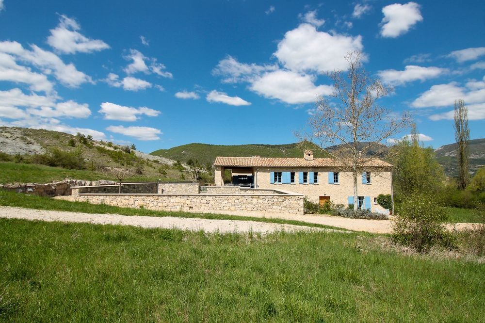 � vendre  Maison Montbrun-les-Bains (26570)