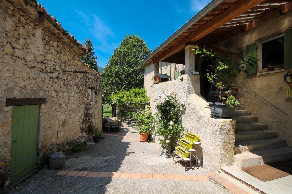 � vendre  Maison Montbrun-les-Bains (26570)
