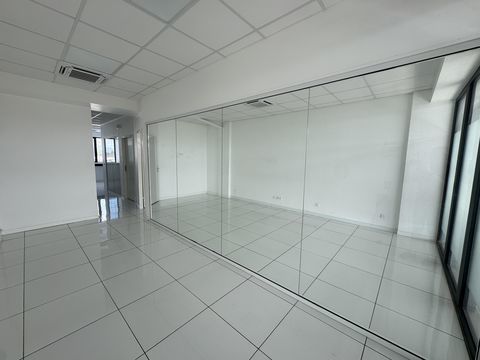 Location pro Institut de beaut&eacute; &agrave; Baie-mahault 3456 97122 Baie-mahault