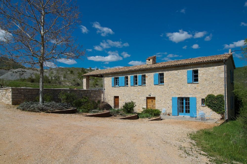 � vendre  Maison Montbrun-les-Bains (26570)