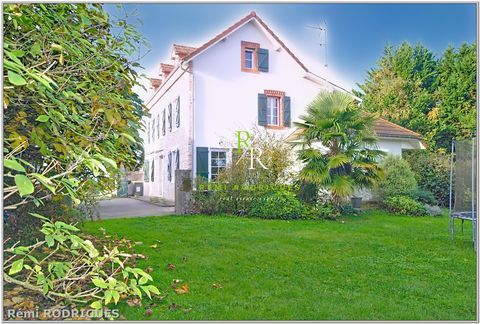   Maison 10 pi�ces Maison - 10 pi�ce(s) - 219 m�