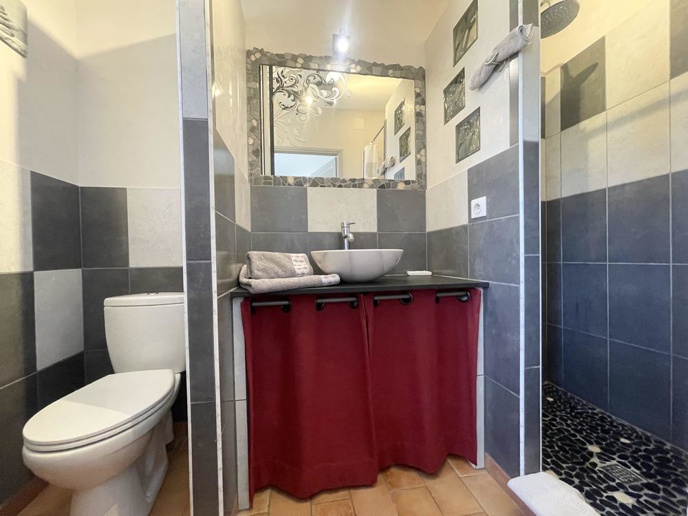 � vendre  Maison Cheval-Blanc (84460)