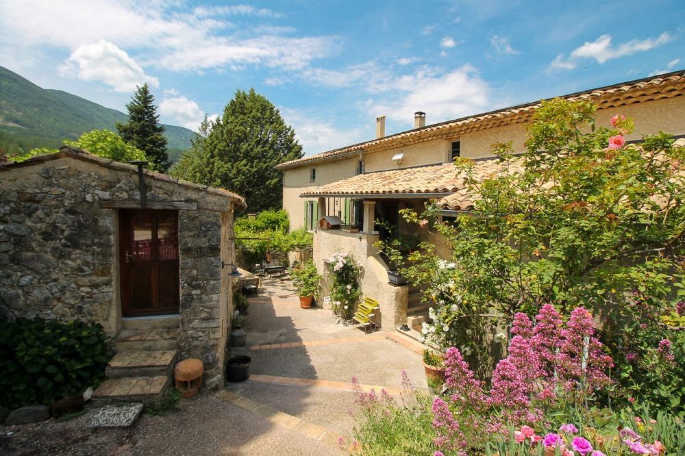 � vendre  Maison Montbrun-les-Bains (26570)