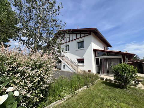   Maison 11 pi�ces Maison - 11 pi�ce(s) - 250 m�