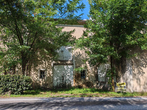   ENSEMBLE IMMOBILIER AVEC FORT POTENTIEL SUR PLUS DE 1,6HA DE TERRAIN Propri�t�/ch�teau - 11 pi�ce(s) - 322 m�