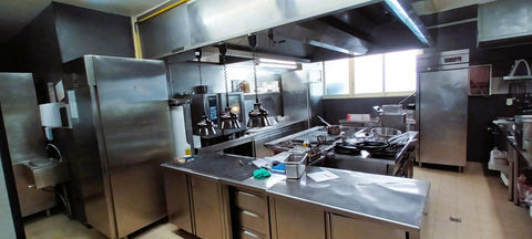 Restaurant avec terrasse, licence 4, id&eacute;ale couple professionnel, Juan les Pins, 5 MN de la mer et des plages. 126500 06160 Juan les pins