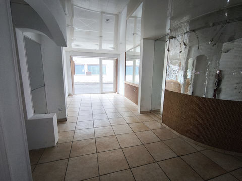 Local Commercial 33 m2   Emplacement Premium   Grau du Roi (30) 1066 30240 Le grau du roi