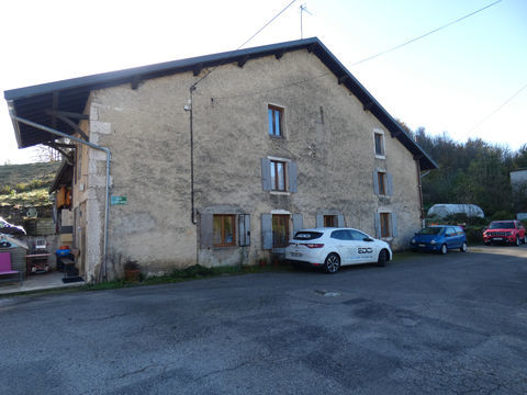   � VENDRE : Maison de caract�re � Aranc, un cadre paisible et verdoyant Maison - 6 pi�ce(s) - 115 m�