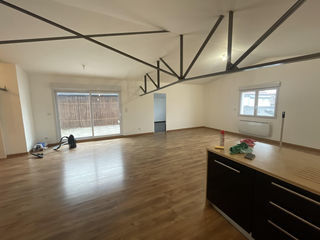  Appartement � louer 5 pi�ces 151 m�