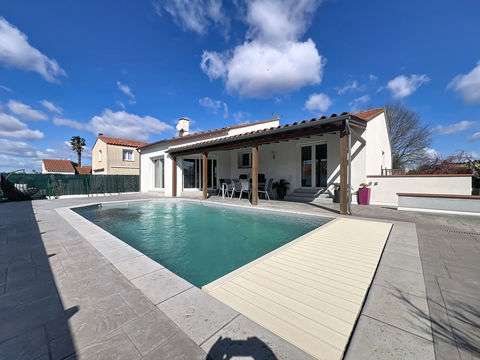   SECTEUR RESIDENTIEL - VILLA 4  FACES 249 M2 HBTS  SUR 580  M2 DE TERRAIN  -  PISCINE - Maison - 8 pi�ce(s) - 249 m�