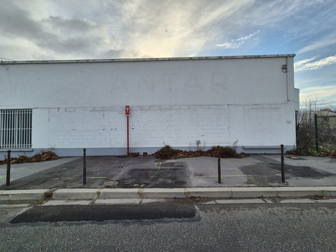 local commercial divisible en 3 locaux 380000 93460 Gournay sur marne