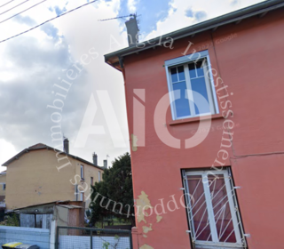  Immeuble � vendre 15 + pi�ces 335 m�