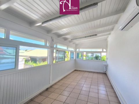 &Agrave; louer - Local professionnel 28 m2   Trioncelle, Baie-Mahault   Proche Destreland 750 97122 Baie mahault