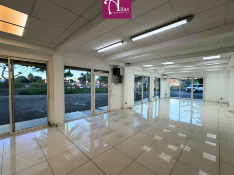 &Agrave; louer - Local commercial rez-de-chauss&eacute;e de 74 m2   Grand Camp Rocade 1406 97139 Les abymes