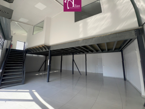 &Agrave; louer - Local commercial 181m2 avec mezzanine - RDC - Jarry 3171 97122 Baie mahault