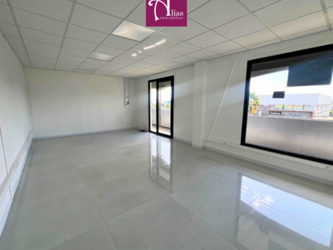 Bureau professionnel r&eacute;nov&eacute; &agrave; louer   35 m2   Jarry 693 97122 Baie mahault