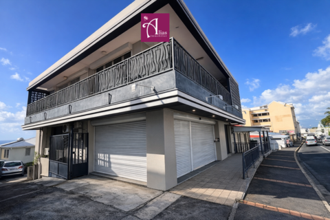 &Agrave; vendre - LE GOSIER CENTRE - LOCAL COMMERCIAL RDC ANGLE - FORTE VISIBILIT&Eacute; - 55 m2 avec CAVE 159000 97190 Le gosier