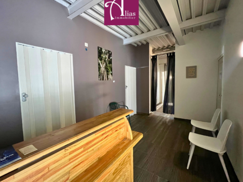 &Agrave; louer - 80m2 Local professionnel RDC avec parking - JARRY 1600 97122 Baie mahault