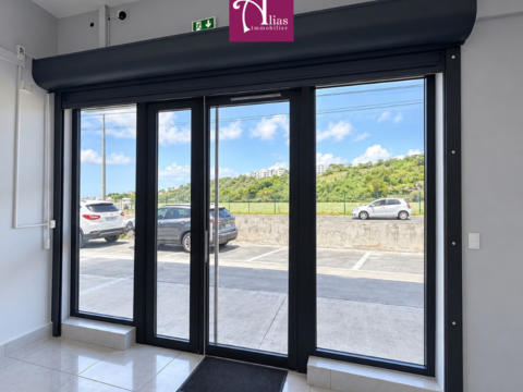 &Agrave; louer   Local commercial 132 m2 avec excellente visibilit&eacute; &agrave; Baillif (97123) 3168 97123 Baillif