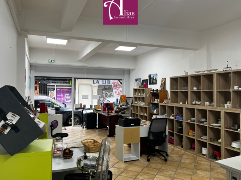 &Agrave; louer   Local commercial 73 m2 en rez-de-chauss&eacute;e   Pointe-&agrave;-Pitre, Rue Sadi Carnot 1400 97110 Pointe a pitre