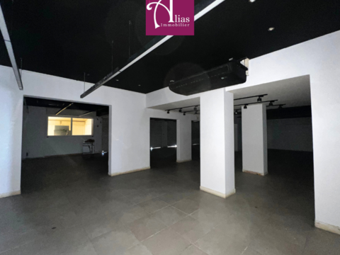 &Agrave; louer -  Local Commercial 631 m2 - Zone de Dorville, Baie-Mahault 9873 97122 Baie mahault