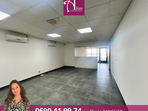 &Agrave; louer - Local 52m2 - 2&egrave;me &eacute;tage avec ascenseur, vue mer - Jarry 1196 97122 Baie mahault