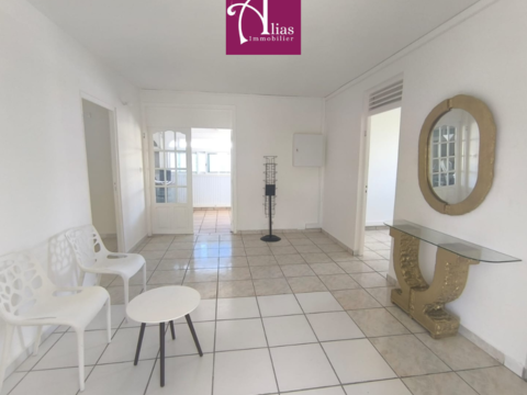 &Agrave; louer - Local professionnel 95 m2   Trioncelle, Baie-Mahault   Proche Destreland 2740 97122 Baie mahault