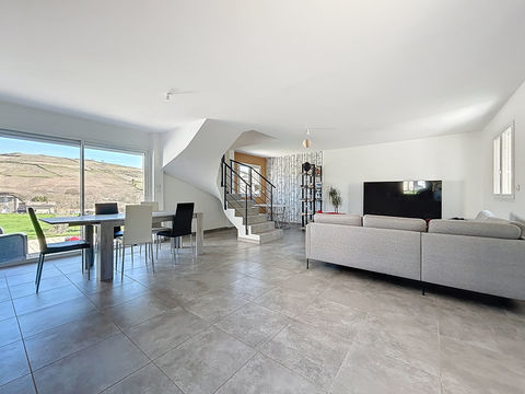   Maison r�cente de 111m2  � Juli�nas  - en plein c�ur du beaujolais Maison - 4 pi�ce(s) - 111 m�