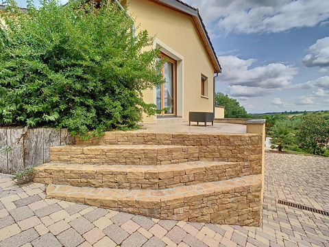   VILLA SUR LES HAUTEURS DE LACENAS Maison - 8 pi�ce(s) - 183 m�