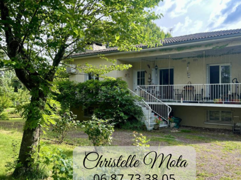   Charmante Maison sur Sous-Sol � Cancon : Votre Havre de Paix avec un parc magnifique! Maison - 6 pi�ce(s) - 130 m�