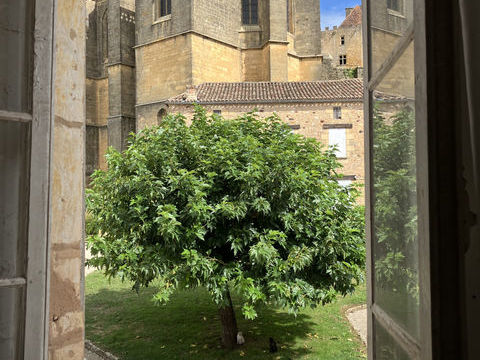   Maison en pierre avec grange   Fort potentiel de r�novation   Vue sur le ch�teau Maison - 7 pi�ce(s) - 159 m�