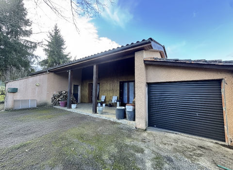   Maison de plain-pied avec grand terrain, garage et d�pendance Maison - 6 pi�ce(s) - 109 m�