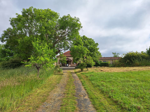   ANCIEN CORPS DE FERME Propri�t�/ch�teau - 5 pi�ce(s) - 120 m�